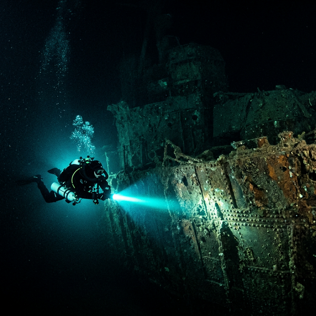 Diver with CCR exploring Deep Wreck